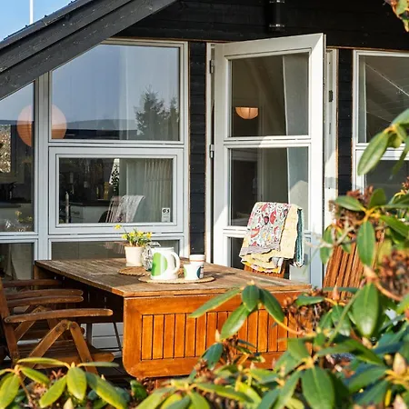 2 Bedroom Beautiful In Feriehus