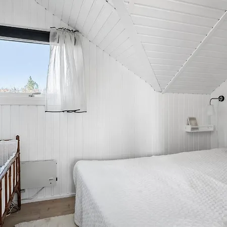Vakantiehuis 2 Bedroom Beautiful In *
