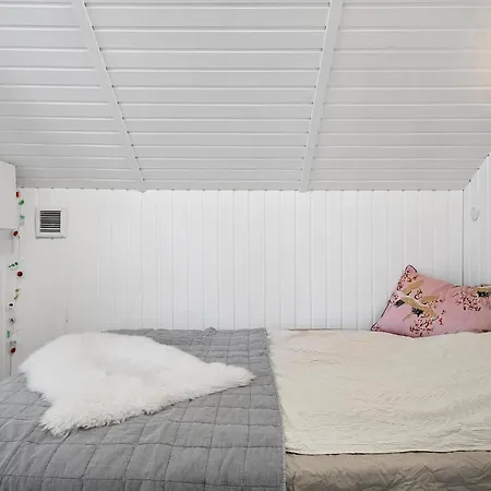 Vakantiehuis 2 Bedroom Beautiful In *