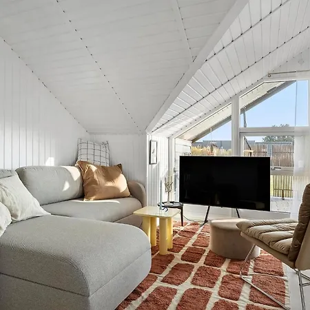 2 Bedroom Beautiful In Feriehus Børkop