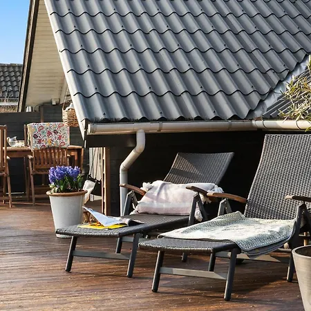 2 Bedroom Beautiful In Vakantiehuis