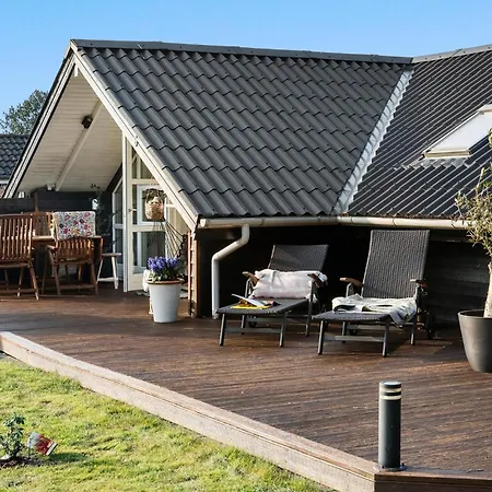 2 Bedroom Beautiful In Feriehus