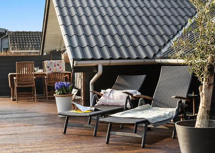 2 Bedroom Beautiful In Ferienhaus