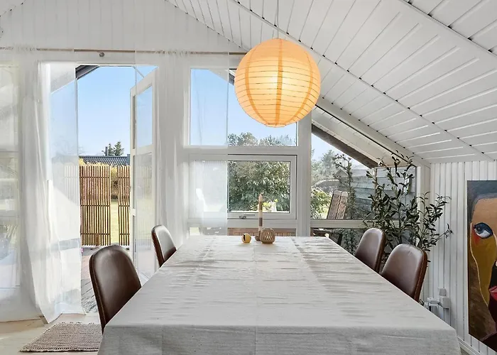 2 Bedroom Beautiful In Ferienhaus *