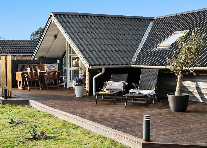 2 Bedroom Beautiful In Ferienhaus